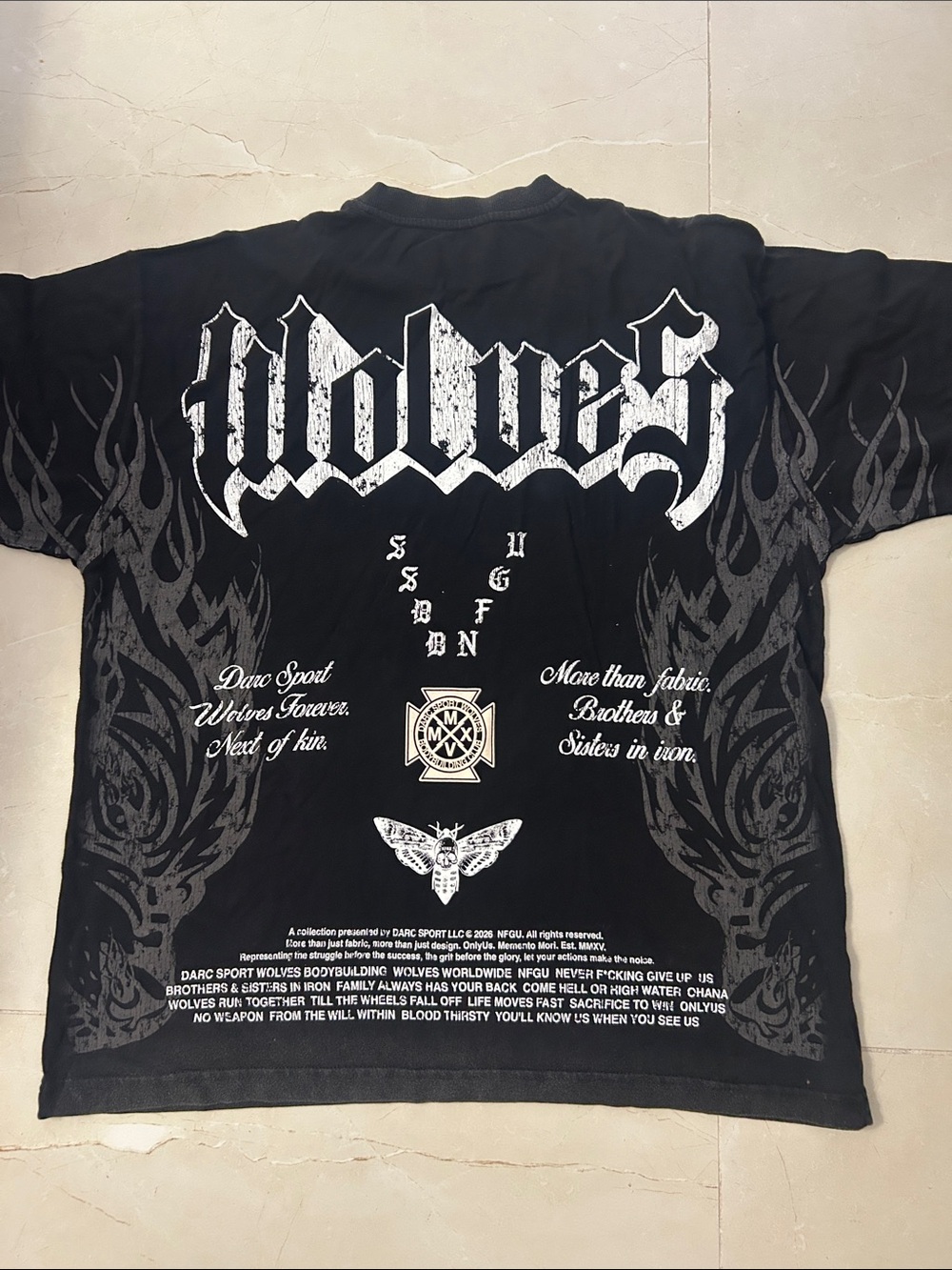 Darc Sport Black Wolves Graphic Short-Sleeve Tee L sample
Heavyweight oversize